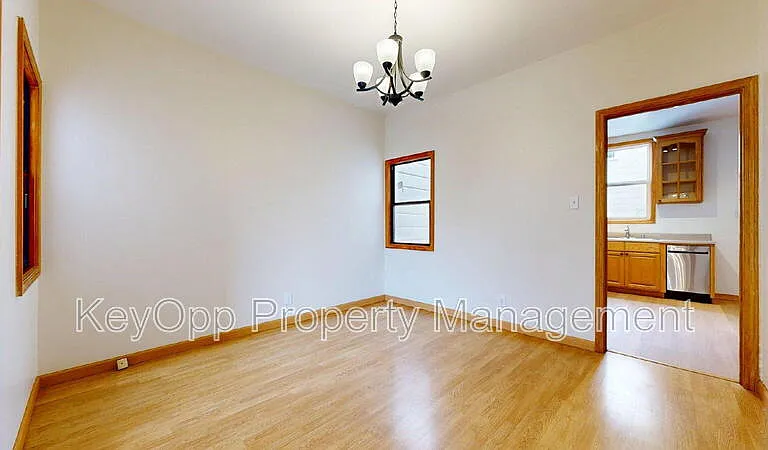806 34th Ave — Photo 4
