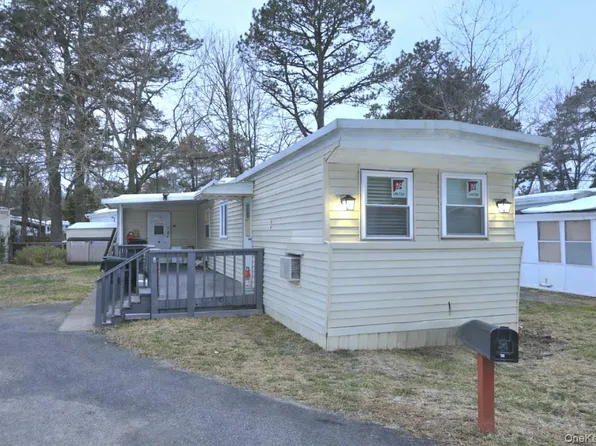 525 Riverleigh Ave #C7, Riverhead, NY 11901