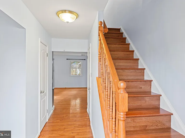 2053 Mayflower Dr — Photo 4
