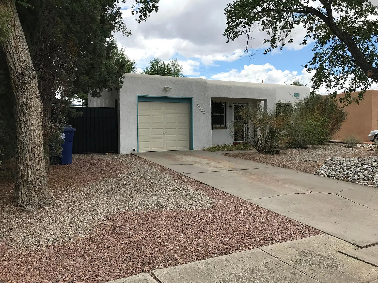 2 bed, 806 sqft, $1,350 — Photo 1
