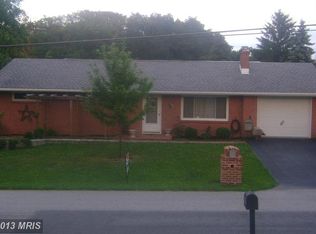 1013 Marvern Dr E, Chambersburg, PA 17202