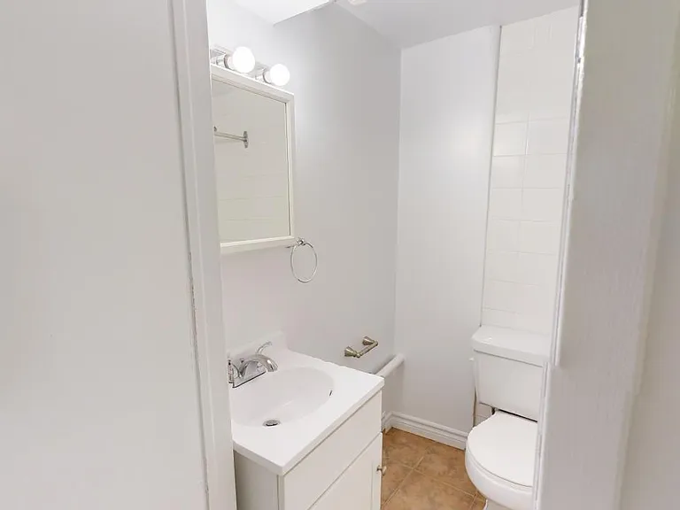 425 Elgin St — Photo 13