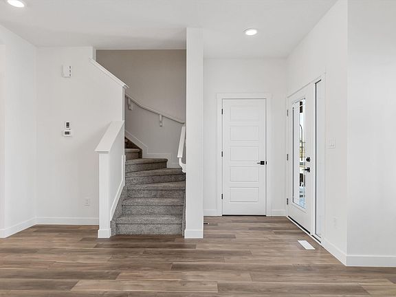 4th image of 1068 McLeod Ave