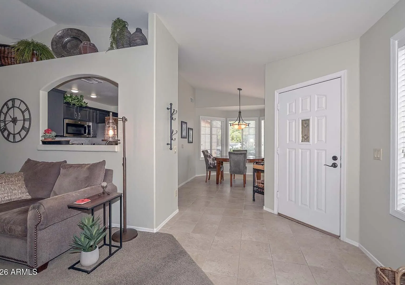 3 bed, 2.0 bath, 1299 sqft, $2,500 — Photo 2