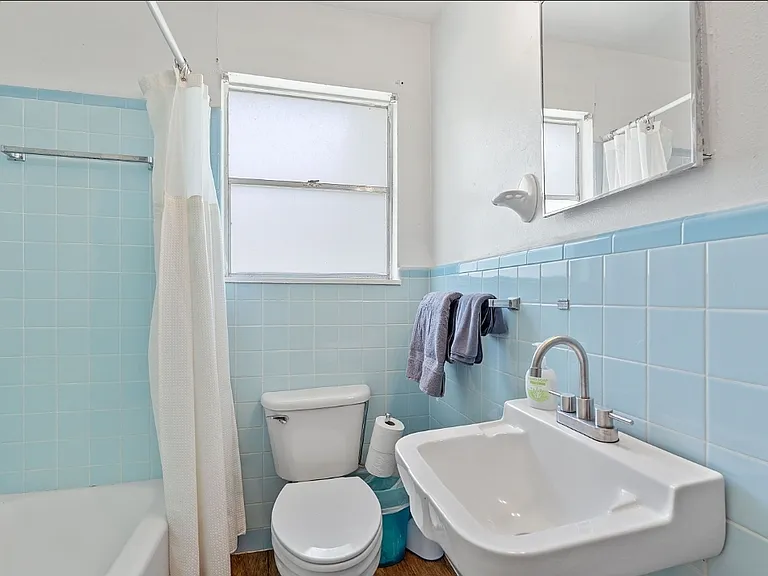 1504 Drake Ave — Photo 10