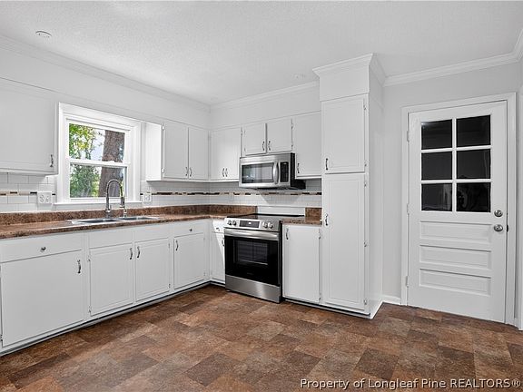 3rd image of 1862 Paisley Ave
