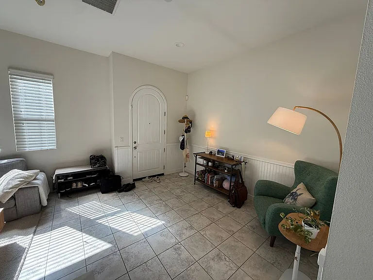 909 Brown St — Photo 3