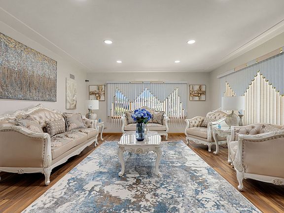 3rd image of 600 E 161st Pl