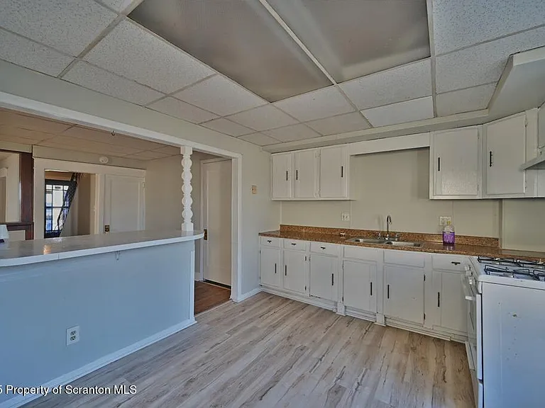 416 E Market St — Photo 20