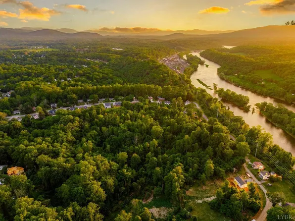 226 Riverside Dr, Lynchburg, VA 24503