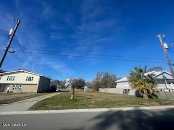 221 Hoxie St, Biloxi, MS 39530