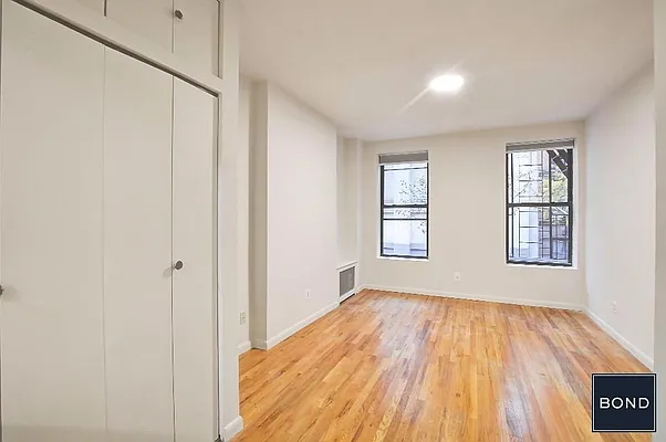 Rented by Bond New York | media 9