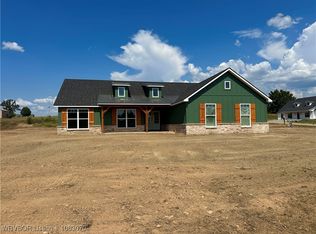 211 Blackstone Dr, Wister, OK 74966