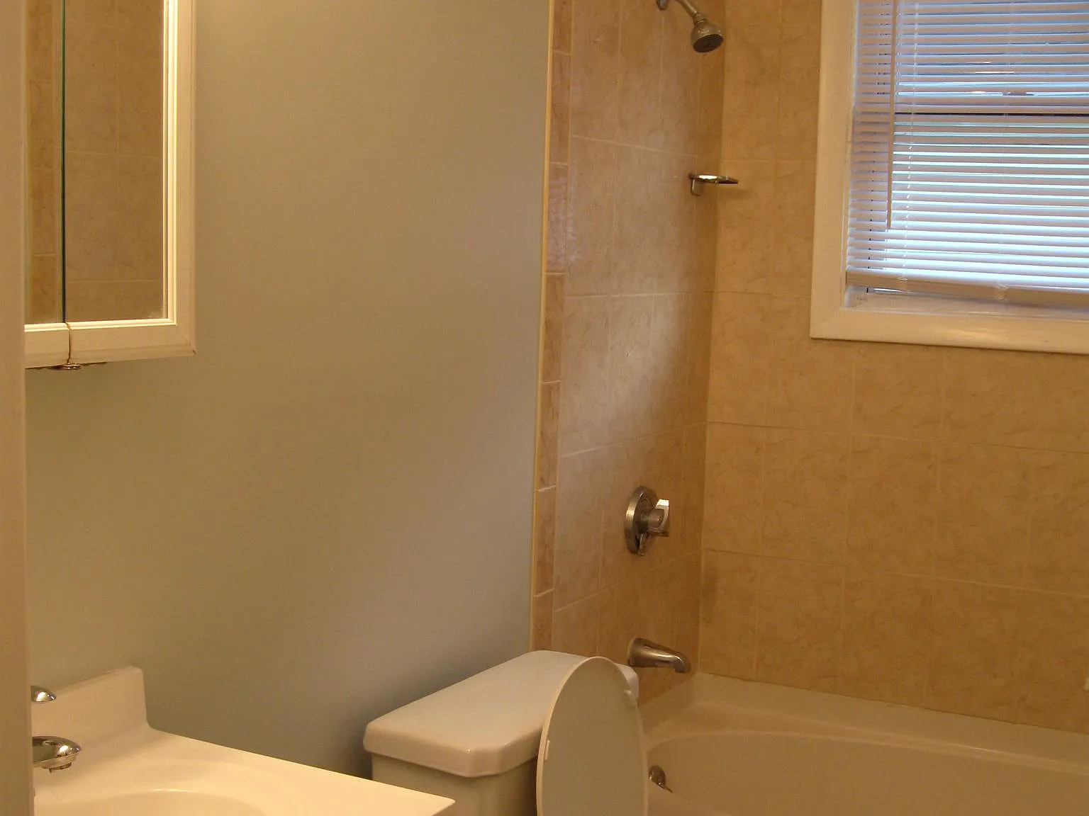 3 bed, 1800 sqft, $3,600 — Photo 4