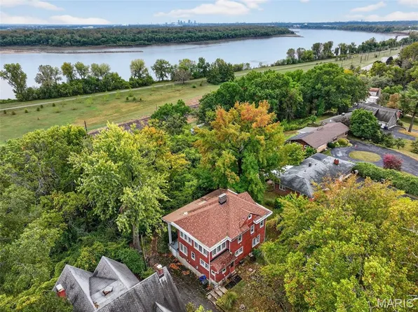 9914 Parkway Dr, Saint Louis, MO 63137