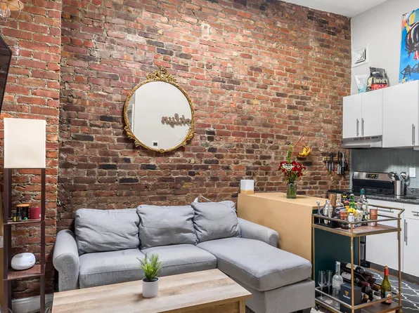 558 Driggs Avenue image 1 of 5