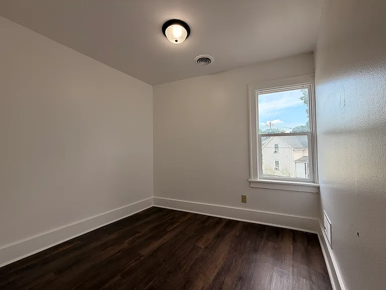 1335 E 2nd St #B — Photo 5