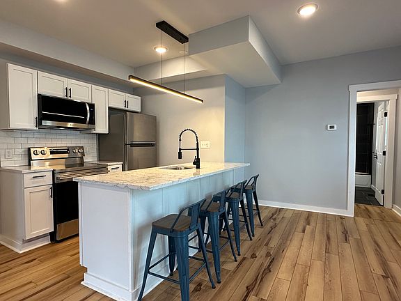 3rd image of 128 Caroline Ave #1