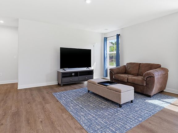 3rd image of 202 Southwell St