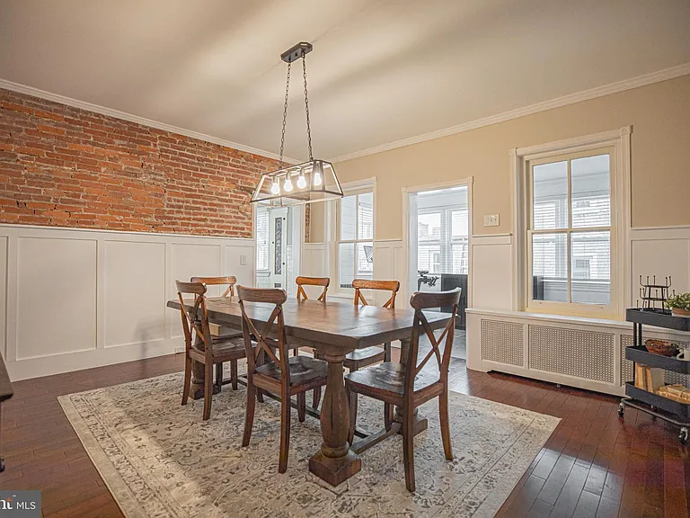 245 Hurst St — Photo 11