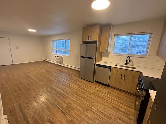 3rd image of 7357 N Winchester Ave #2M