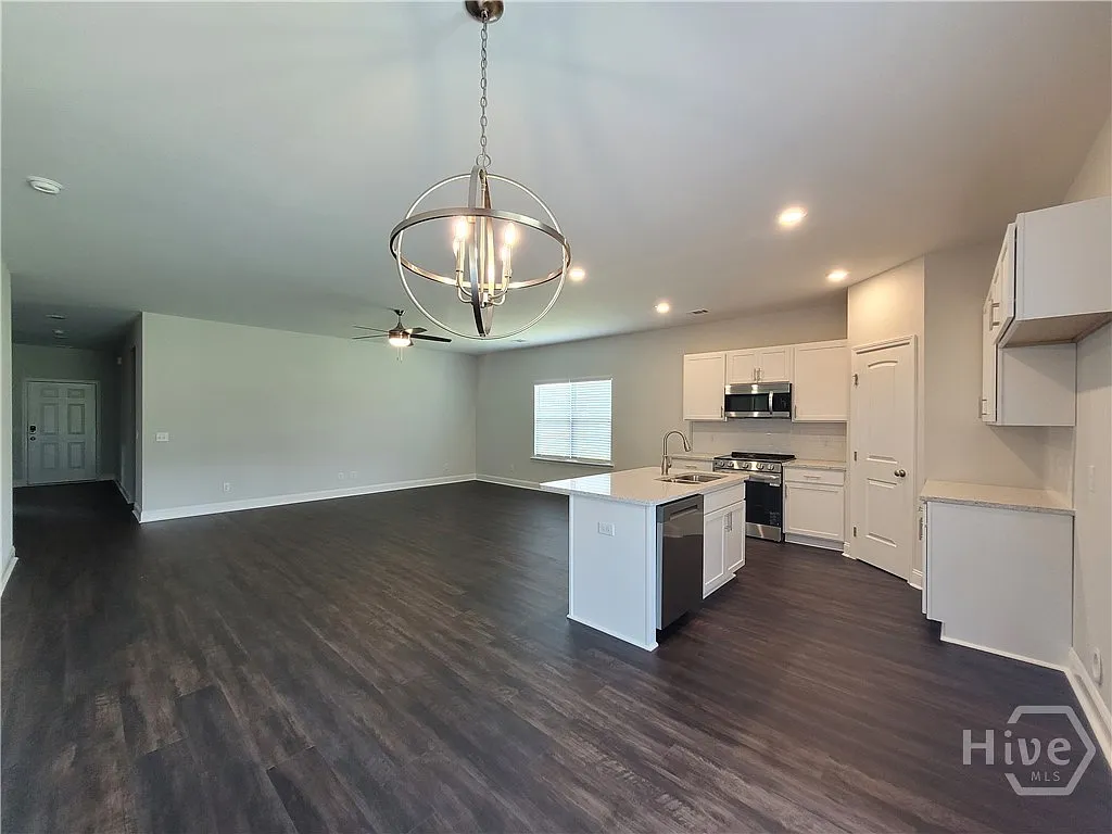 3 bed, 2.0 bath, 1528 sqft, $1,995 — Photo 4