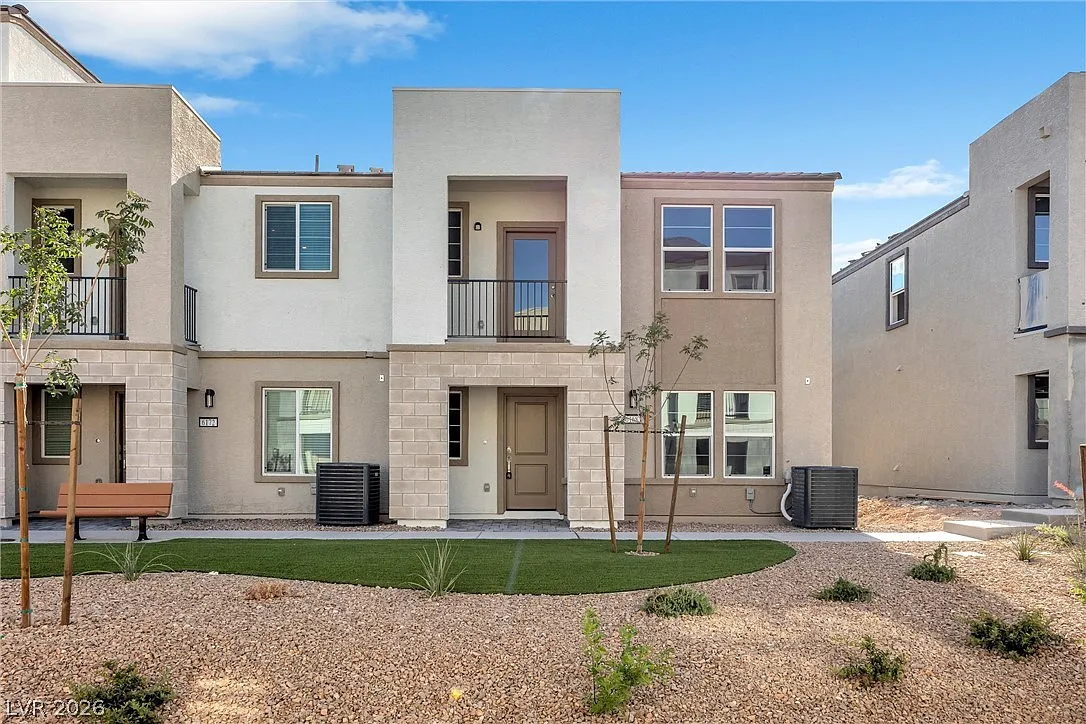 3 bed, 2.0 bath, 1364 sqft, $2,300 — Photo 1
