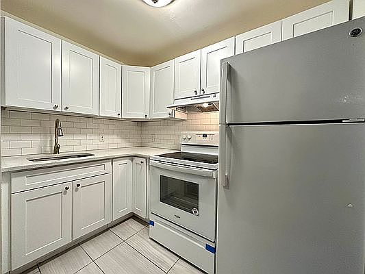 3rd image of 745 E 6th St APT 1A
