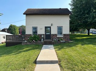 260 W 15th St, Saint Charles, MN 55972