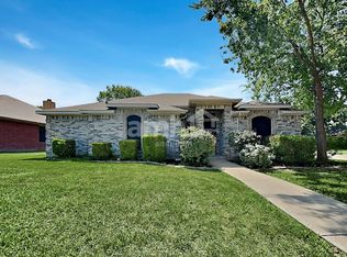 7202 Airline Dr, Rowlett, TX 75089
