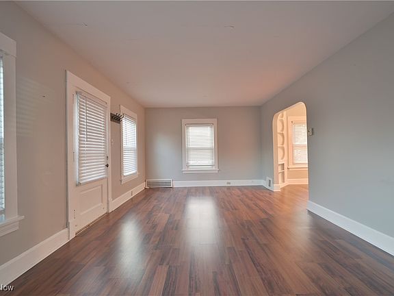 3rd image of 4080 W 224th St