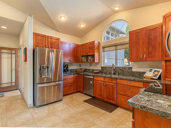 5th image of 71-1622 Puu Lani Pl