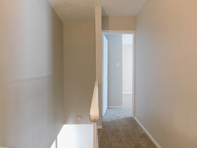 1915 Kingswood Ct — Photo 13