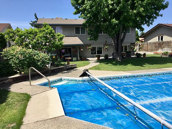 Shallow end of  pool