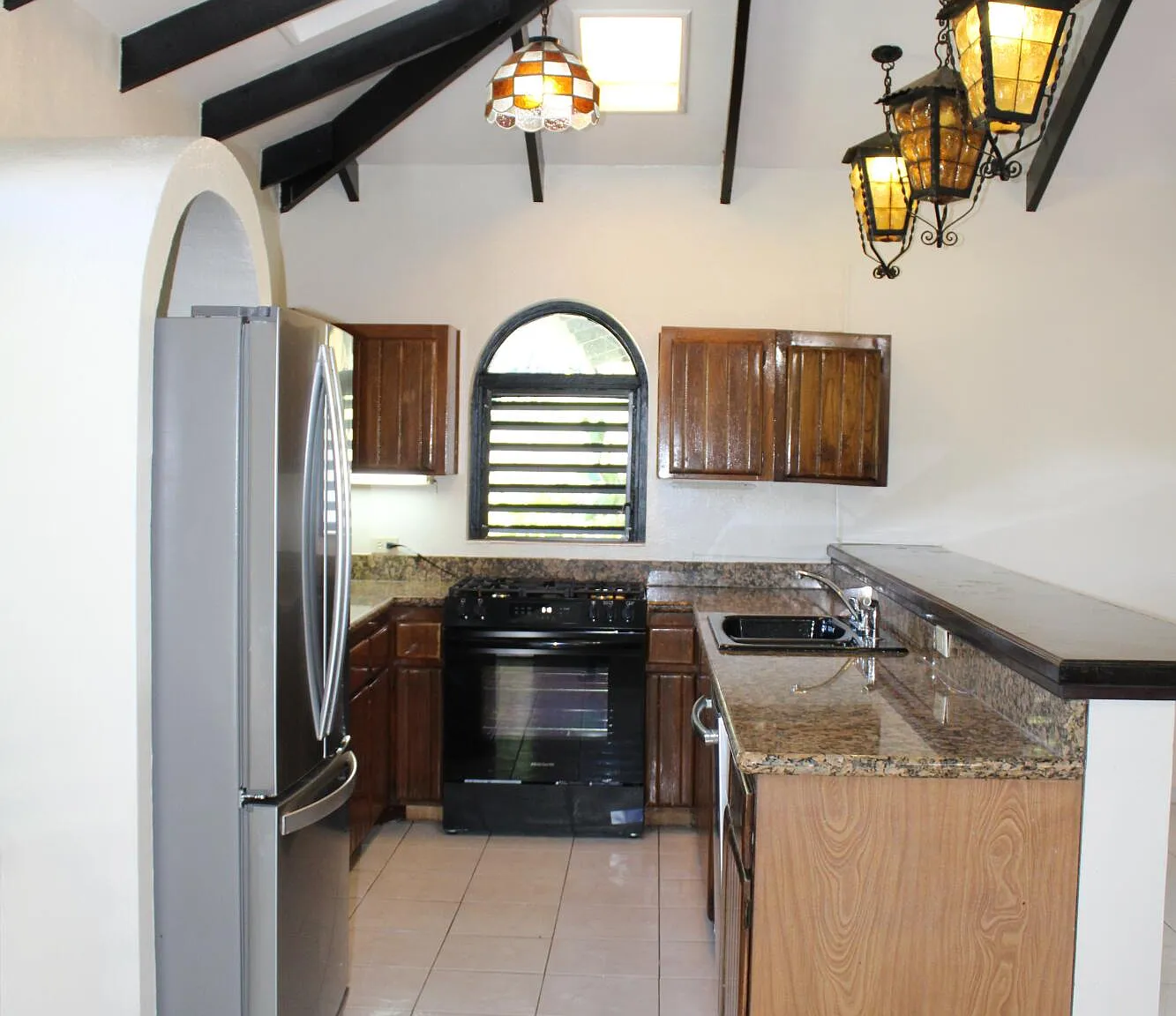3 bed, 2400 sqft, $3,350 — Photo 4