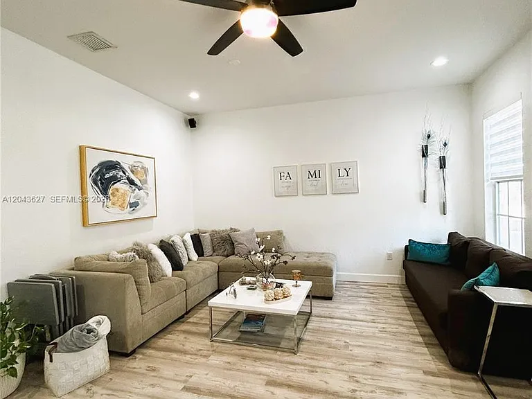 14628 SW 6th St — Photo 5