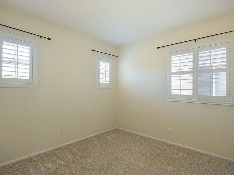 326 Lakeview Ct — Photo 23