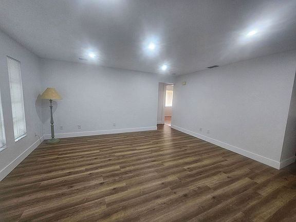 5th image of 5989 Hillyer Ct