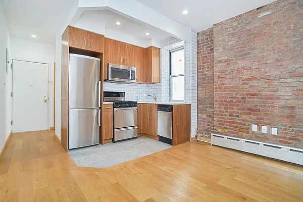 Rented by REAL New York | media 9