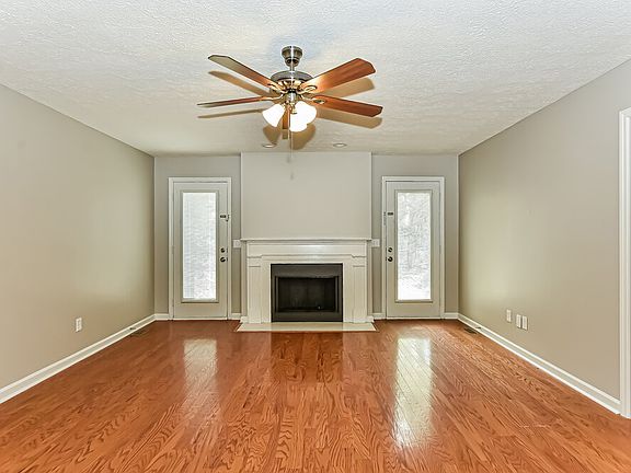 3rd image of 111 Brookfield Ct