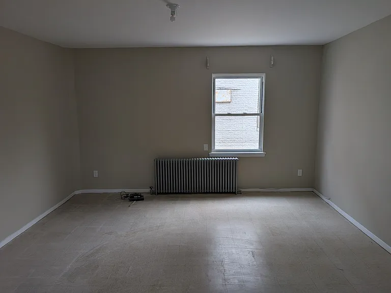 136 Duffy Ave — Photo 9