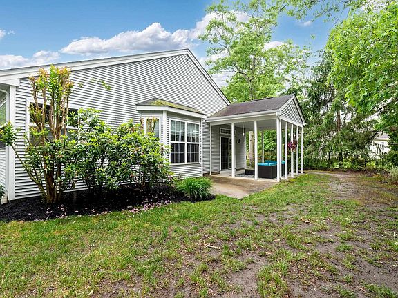 5th image of 303 Southmoor Dr