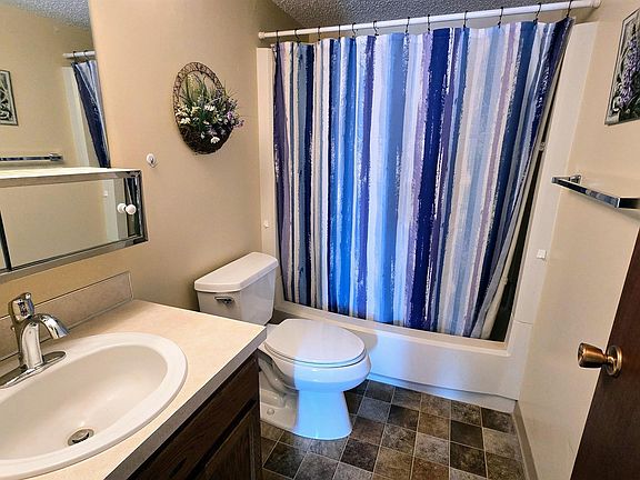 5th image of 5801 Enterprise Dr APT B8