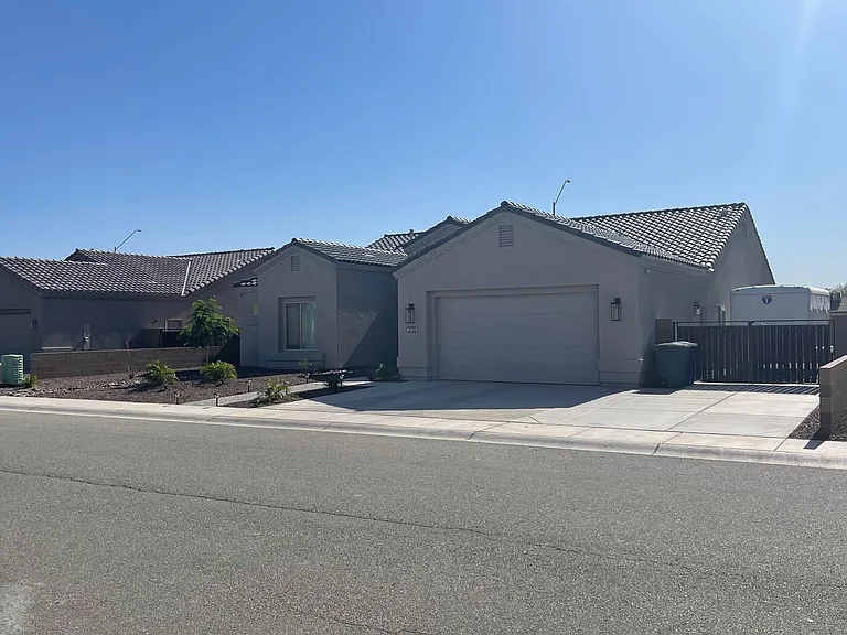 3745 S Falcon Dr — Photo 2