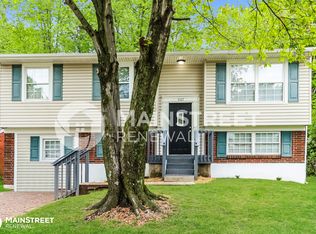 5107 Green Cove Cir, Louisville, KY 40218