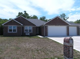 1114 Oak Creek Ln, Waterloo, IL 62298