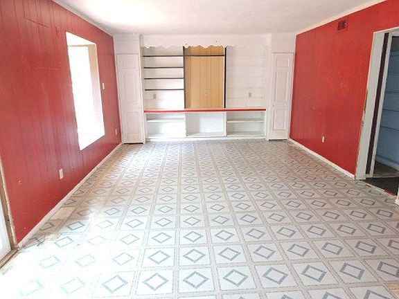2nd image of 604 W Inwood Dr Arlington
