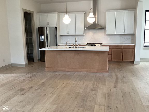 3rd image of 9874 Bucklebury Ln