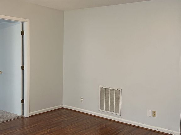 4th image of 520 S Washington St #1