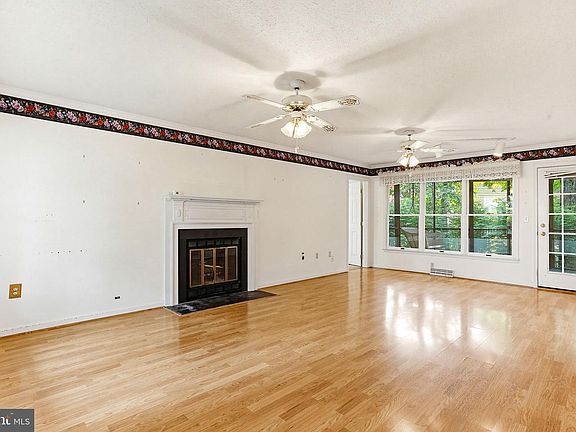 5th image of 139 Bell Haven Cir